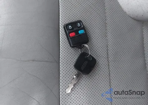 1998 Lincoln Town Car Signature from USA, damaged, VIN 1LNFM82W4WY734984